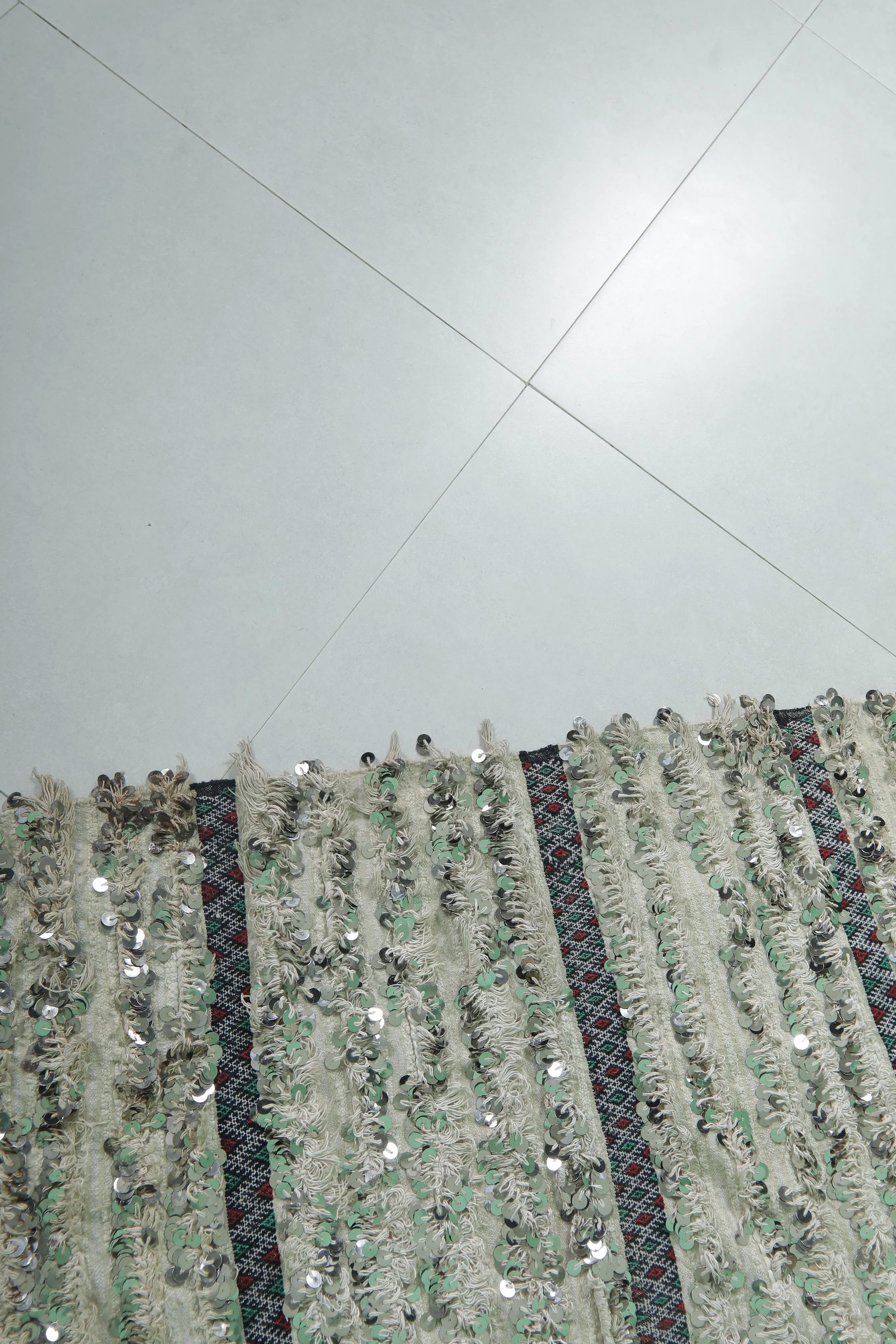 Tribal Berber Wedding Blanket - 4 FT x 4.9 FT | Handwoven Elegance