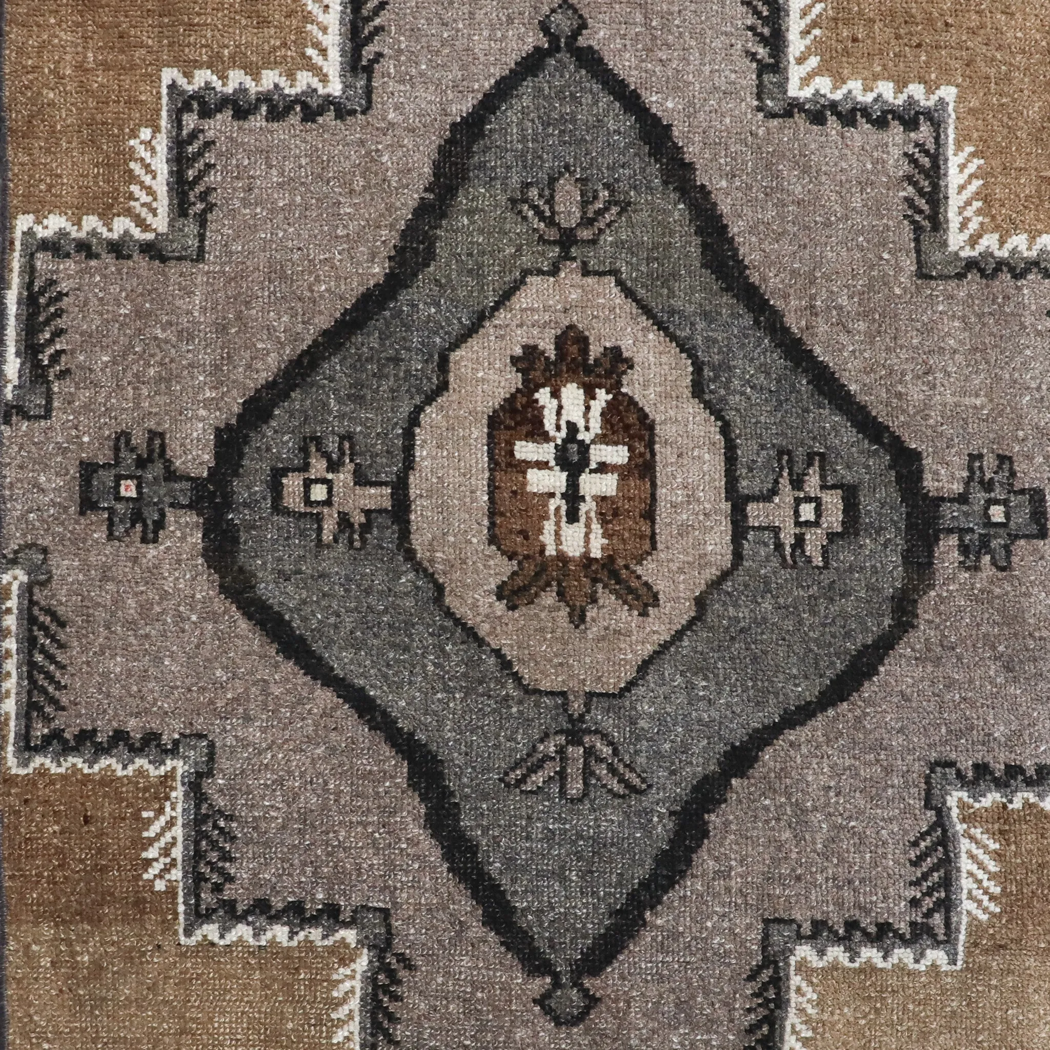 Z306 Handwoven Vintage Rug 2'9x9’2