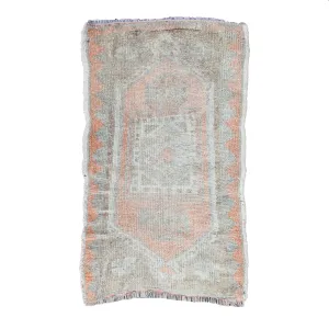 ZM136 Handwoven Vintage Rug 1’7x2'9