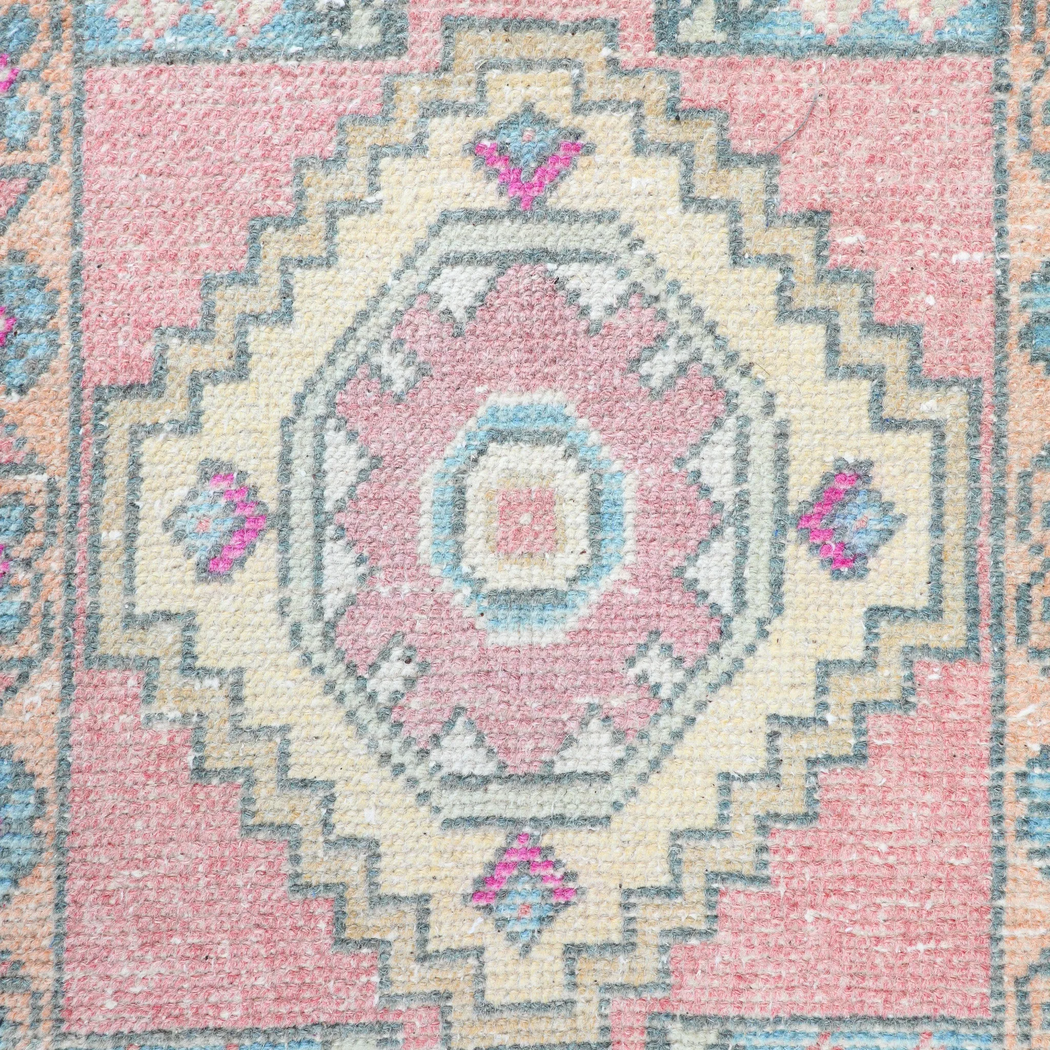 ZM268 Handwoven Vintage Rug 1’5x2’11
